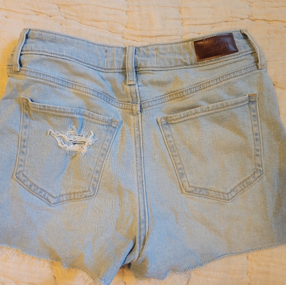 NWOT Hollister Denim Shorts Size 27 - Picture 2 of 4